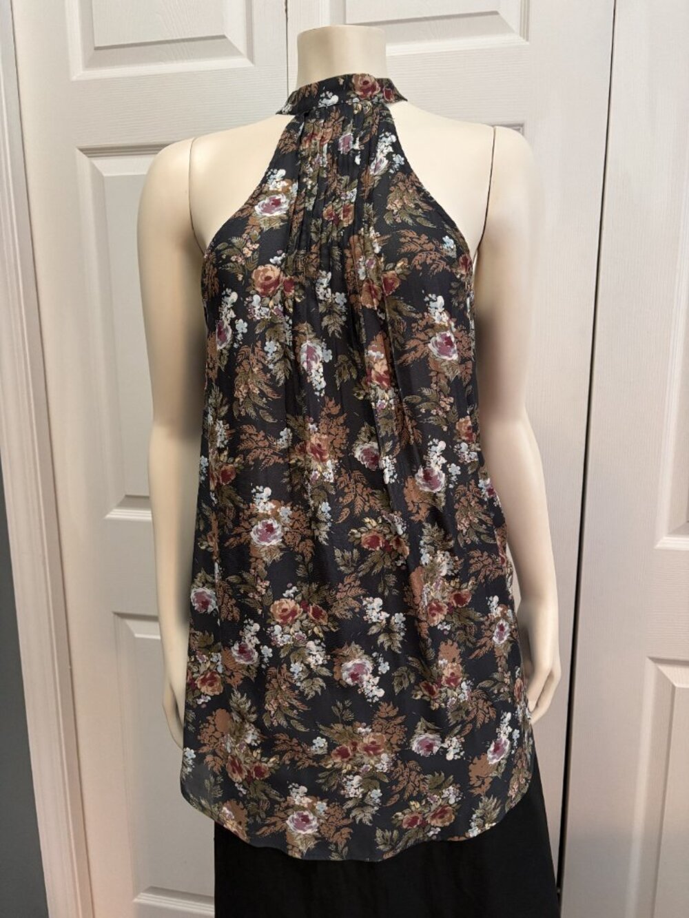 RO & DE Small Floral Halter Blouse Black Sleeveless Keyhole Boho Top